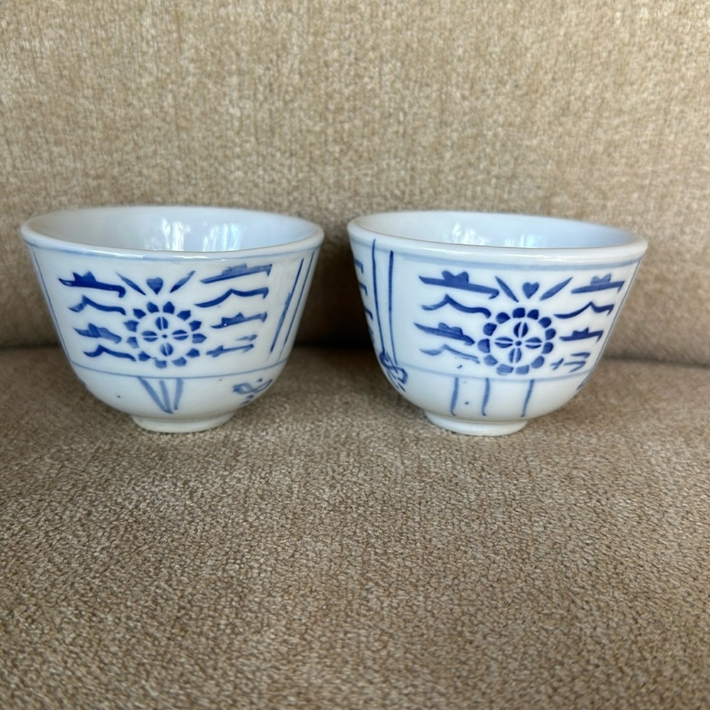 VINTAGE Chinese Hand Painted Min Yao Provincial Porcelain Tea Cups Set of 2